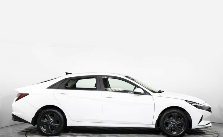 Hyundai Elantra - Фото 3