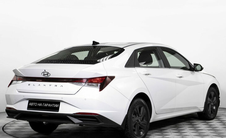 Hyundai Elantra - Фото 4