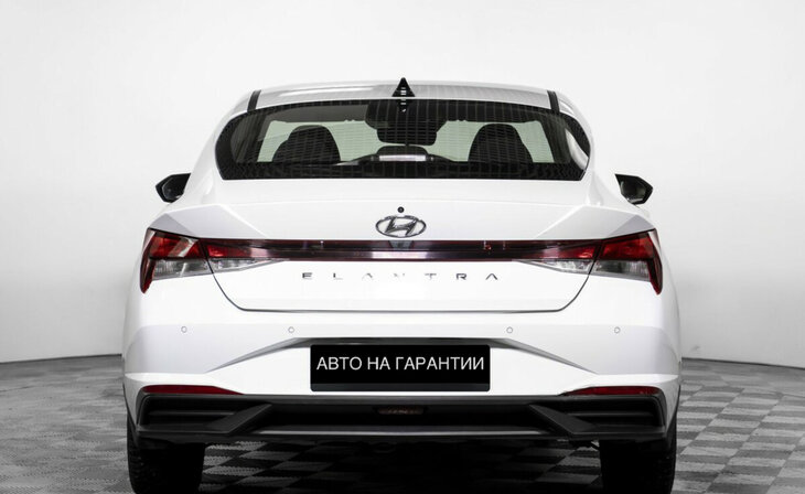 Hyundai Elantra - Фото 5
