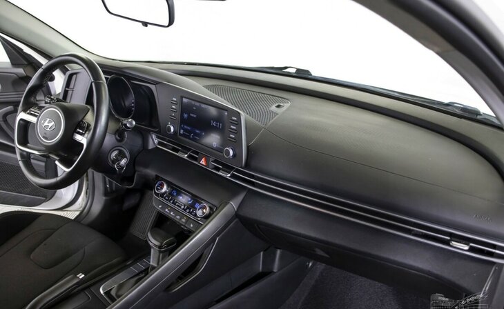 Hyundai Elantra - Фото 8
