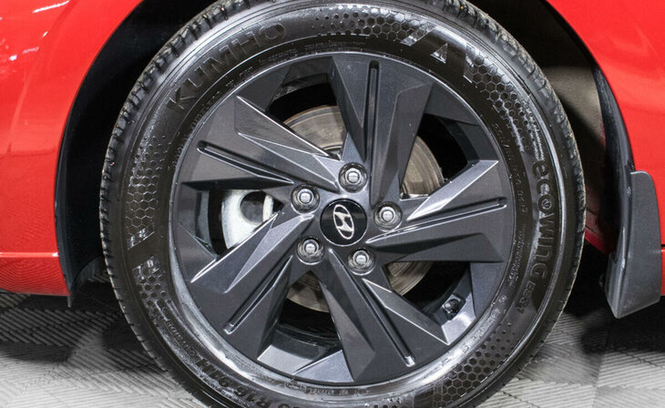 Hyundai Elantra - Фото 4