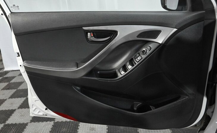 Hyundai Avante - Фото 9