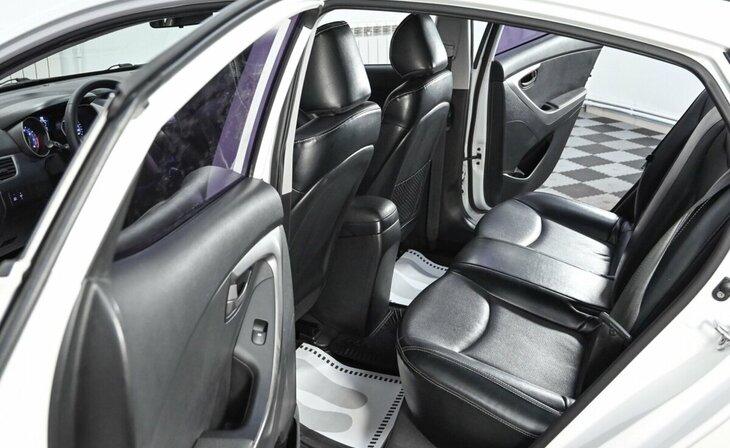 Hyundai Avante - Фото 10