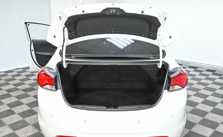 Hyundai Avante - Фото 11