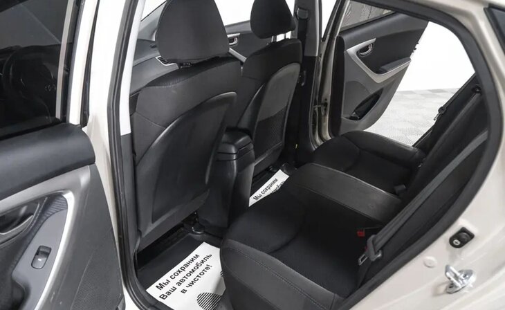 Hyundai Elantra - Фото 10