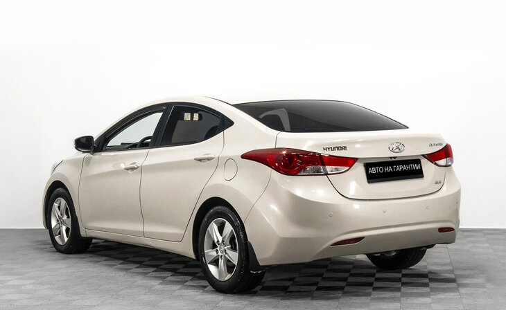Hyundai Elantra - Фото 2