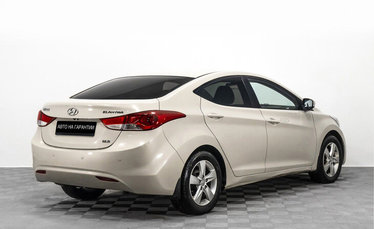 Hyundai Elantra - Фото 3