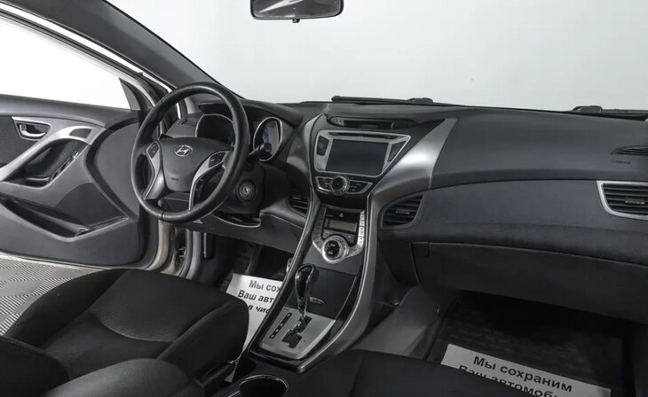 Hyundai Elantra - Фото 5