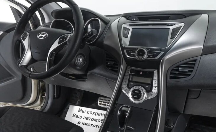Hyundai Elantra - Фото 7