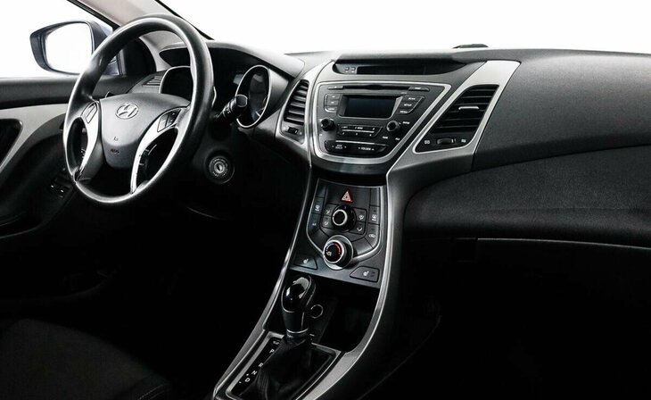 Hyundai Elantra - Фото 4