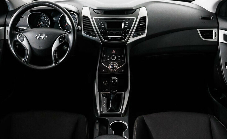 Hyundai Elantra - Фото 5