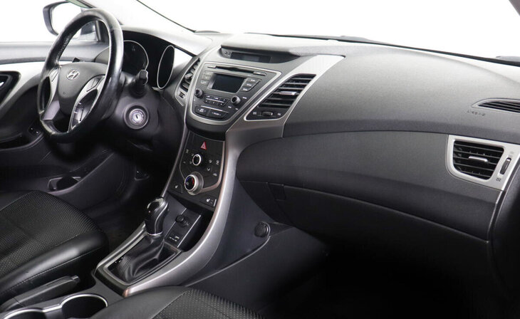 Hyundai Elantra - Фото 4