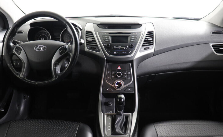 Hyundai Elantra - Фото 5