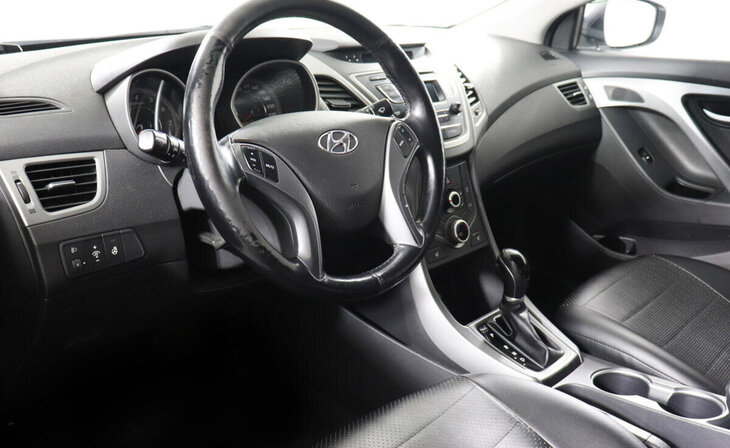 Hyundai Elantra - Фото 6