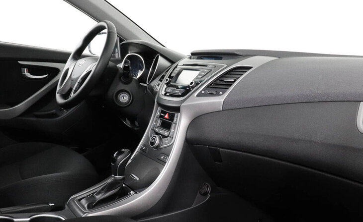 Hyundai Elantra - Фото 6
