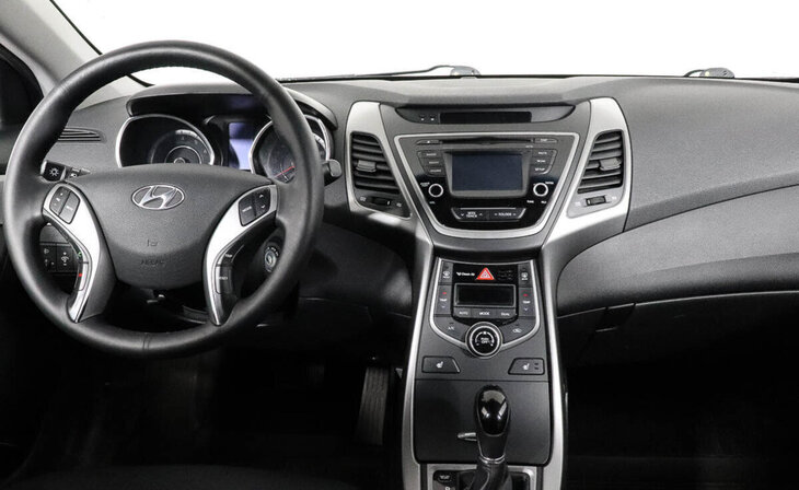 Hyundai Elantra - Фото 7