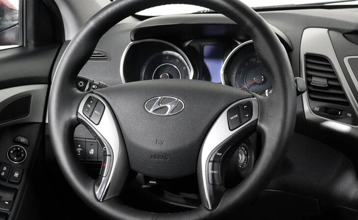 Hyundai Elantra - Фото 8