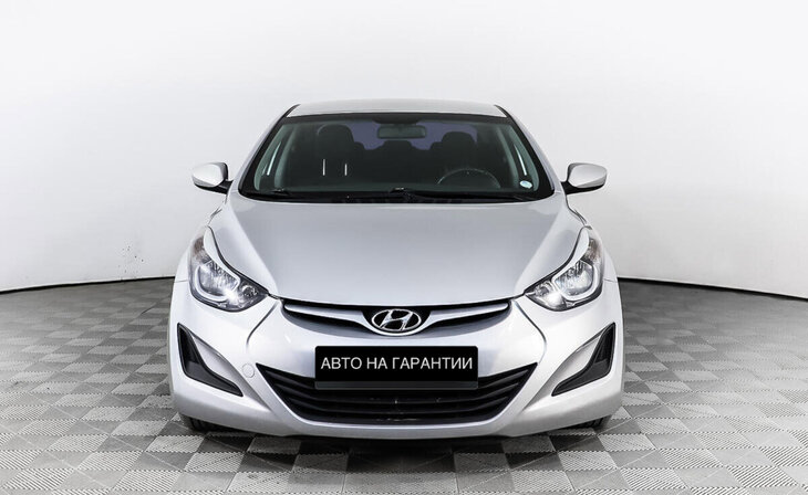 Hyundai Elantra - Фото 1