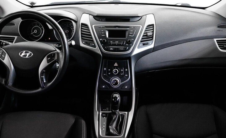 Hyundai Elantra - Фото 5