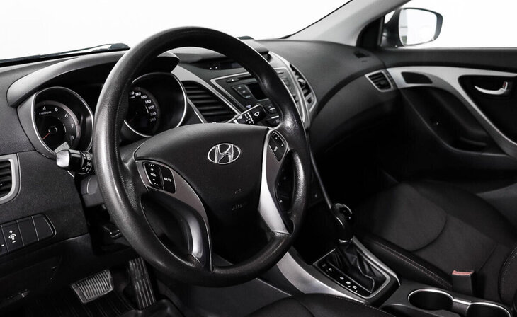 Hyundai Elantra - Фото 6