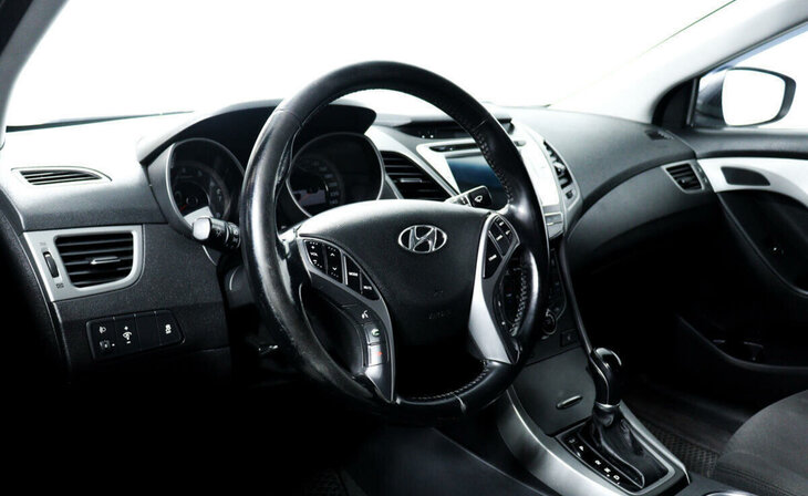 Hyundai Elantra - Фото 9