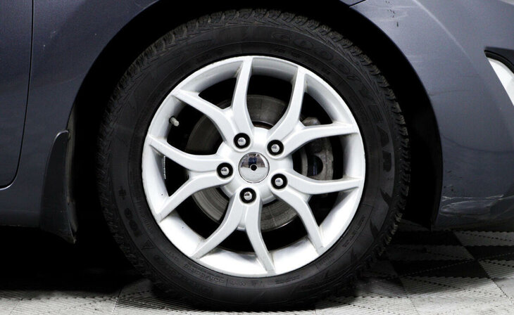 Hyundai Elantra - Фото 6