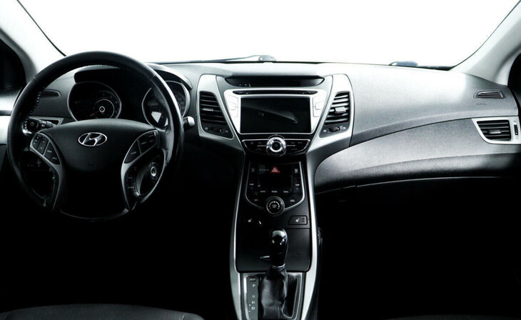 Hyundai Elantra - Фото 8