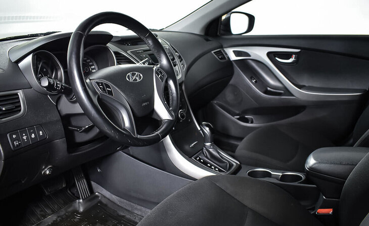 Hyundai Elantra - Фото 10