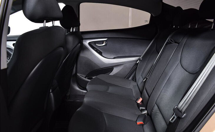 Hyundai Elantra - Фото 12