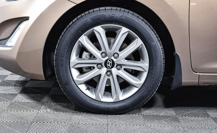 Hyundai Elantra - Фото 7