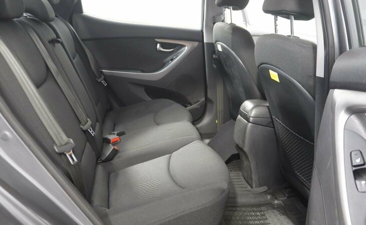 Hyundai Elantra - Фото 10