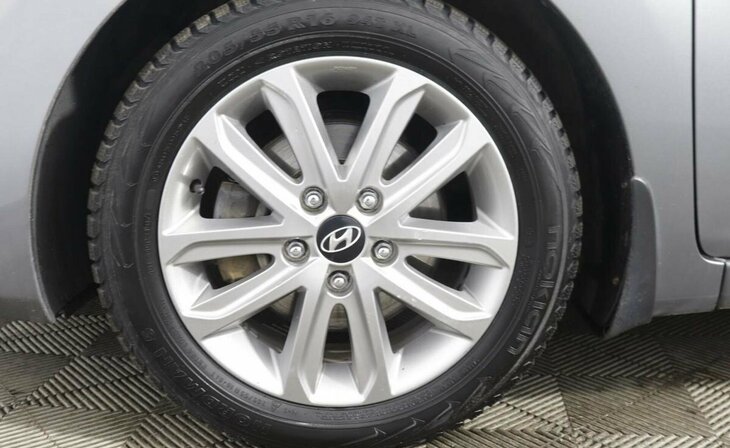 Hyundai Elantra - Фото 4