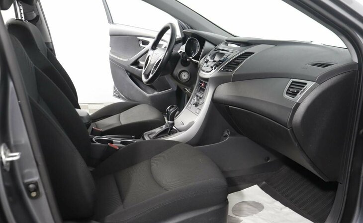 Hyundai Elantra - Фото 5