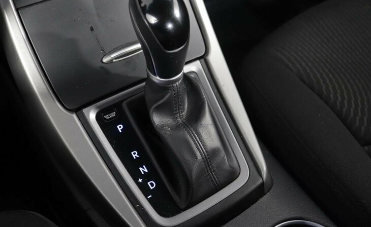 Hyundai Elantra - Фото 8