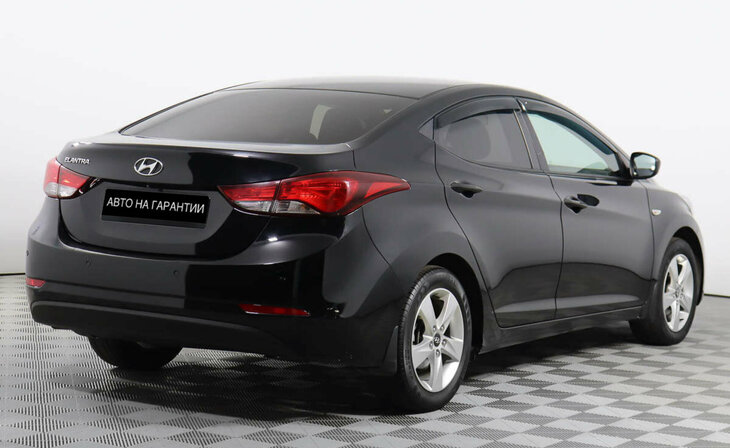 Hyundai Elantra - Фото 1