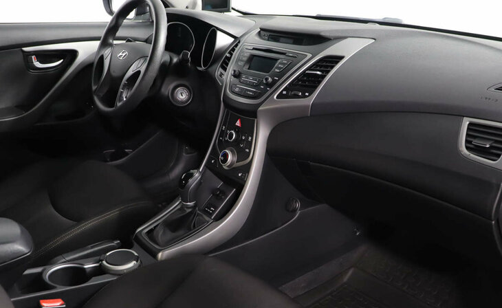 Hyundai Elantra - Фото 4