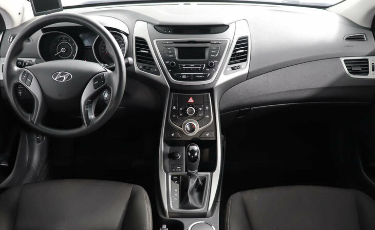 Hyundai Elantra - Фото 5