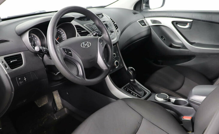 Hyundai Elantra - Фото 6
