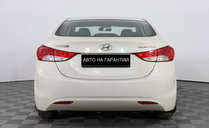 Hyundai Elantra - Фото 3