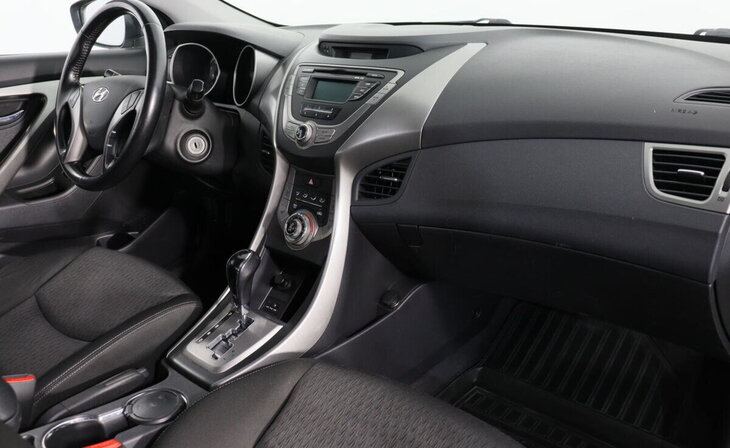 Hyundai Elantra - Фото 4