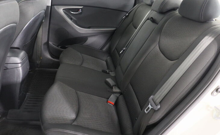 Hyundai Elantra - Фото 6