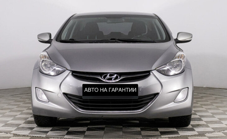 Hyundai Elantra - Фото 1
