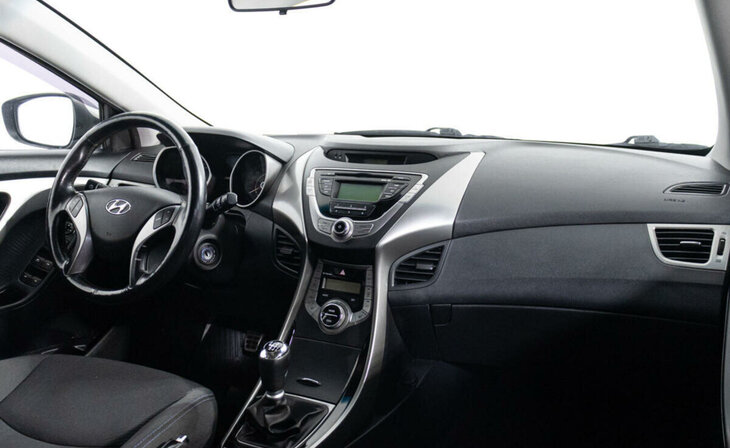 Hyundai Elantra - Фото 4