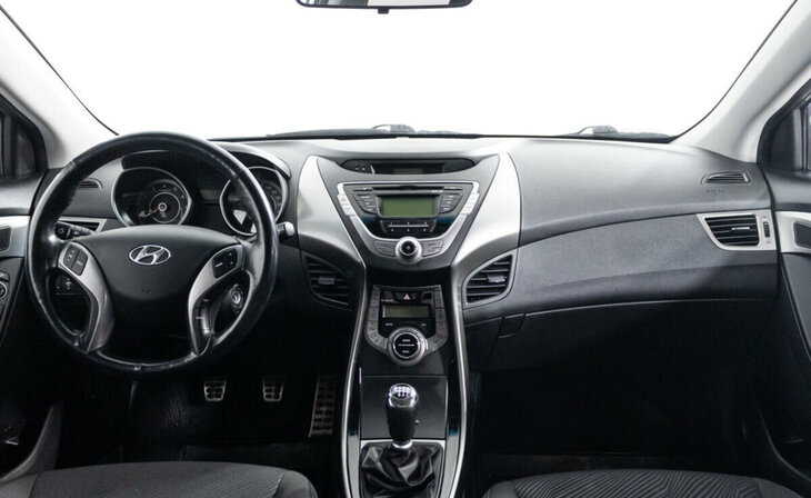 Hyundai Elantra - Фото 5
