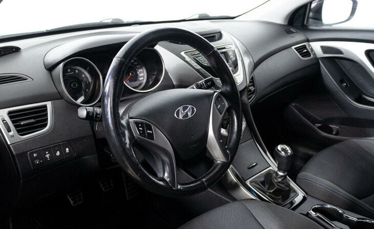 Hyundai Elantra - Фото 6