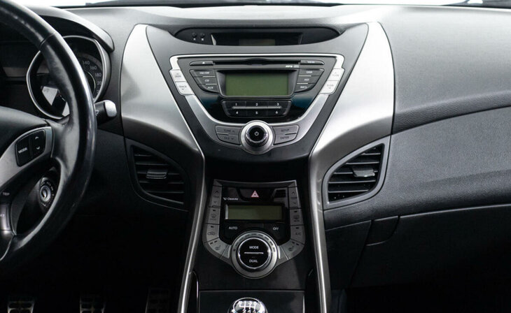 Hyundai Elantra - Фото 7