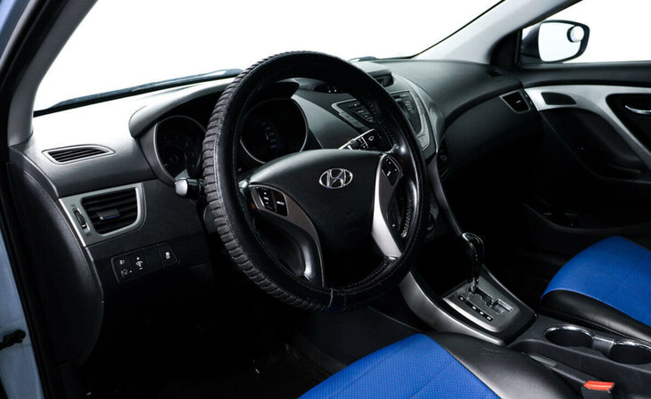 Hyundai Elantra - Фото 9