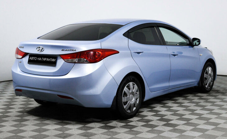 Hyundai Elantra - Фото 4