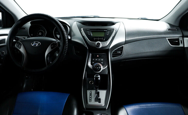 Hyundai Elantra - Фото 8