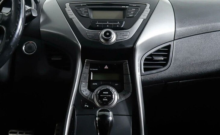 Hyundai Elantra - Фото 9